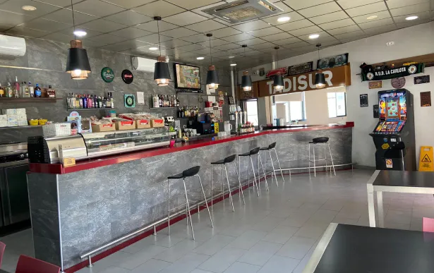 Tadisur - gasolinera con cafetería en la carlota